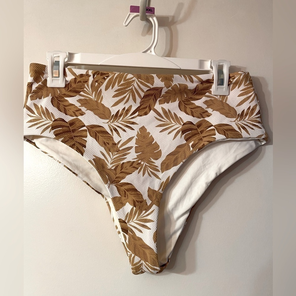 Eberjey vintage style palm bikini bottom. Size L NWT